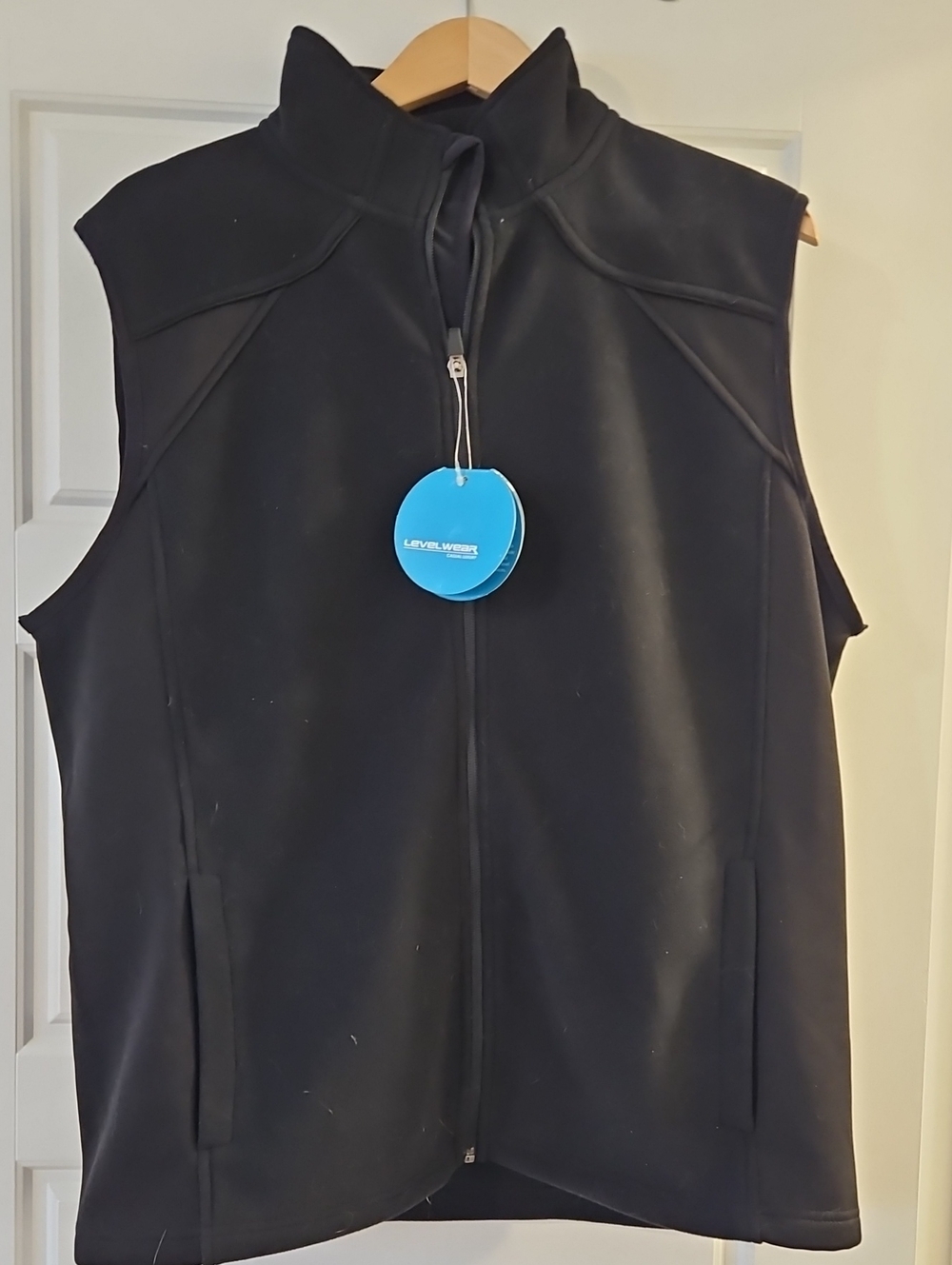 NWT Levelwear Men's Black Sleeveless Zip-Up Vest